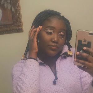 Meet your Posher, Cynthia